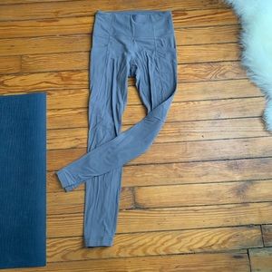 Athleta Salutation stash pocket legging